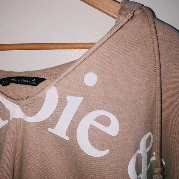 Abercrombie & Fitch Graphic Cropped Hoodie - Picture 3 of 3